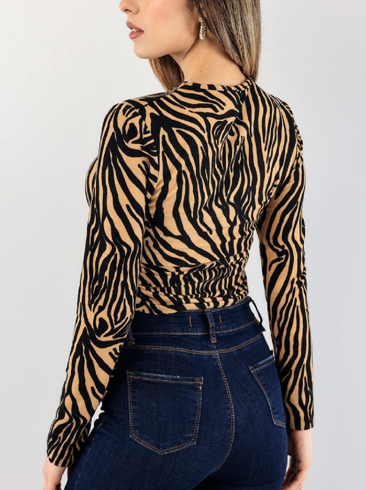 Pull à motif zébré — style sauvage🦓