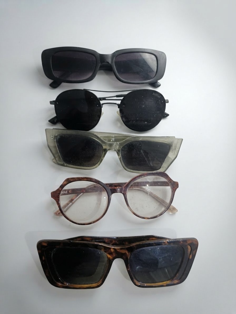 4 paires de lunettes 