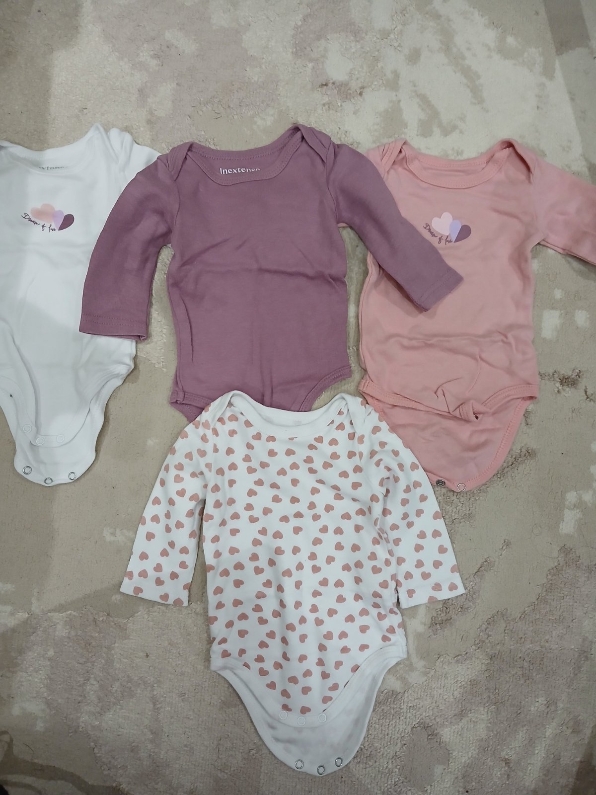 Body bébé neuf jamais porté 