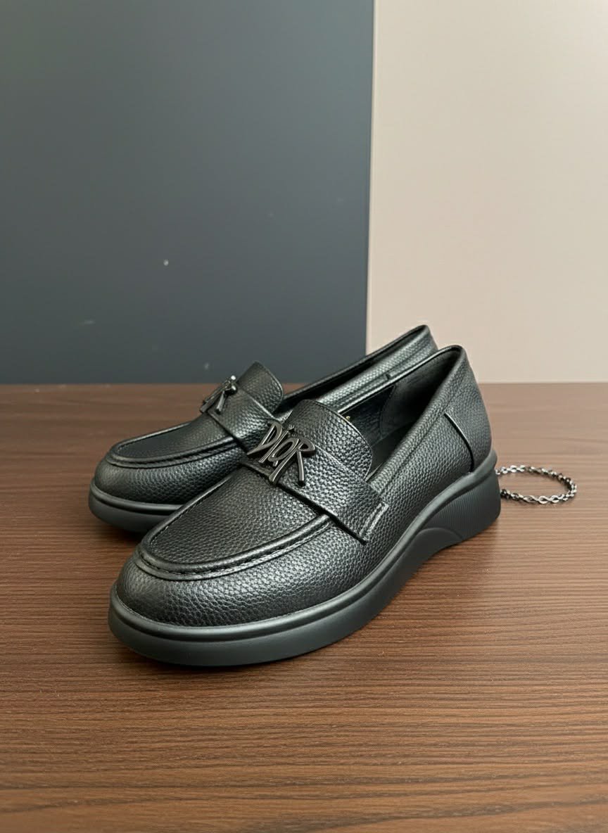 Chaussures en cuir noir élégantes pour femmes 
