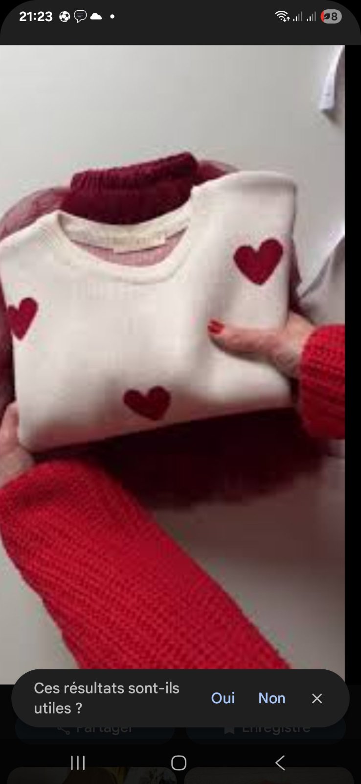 Pull en laine avec détaille coeur 