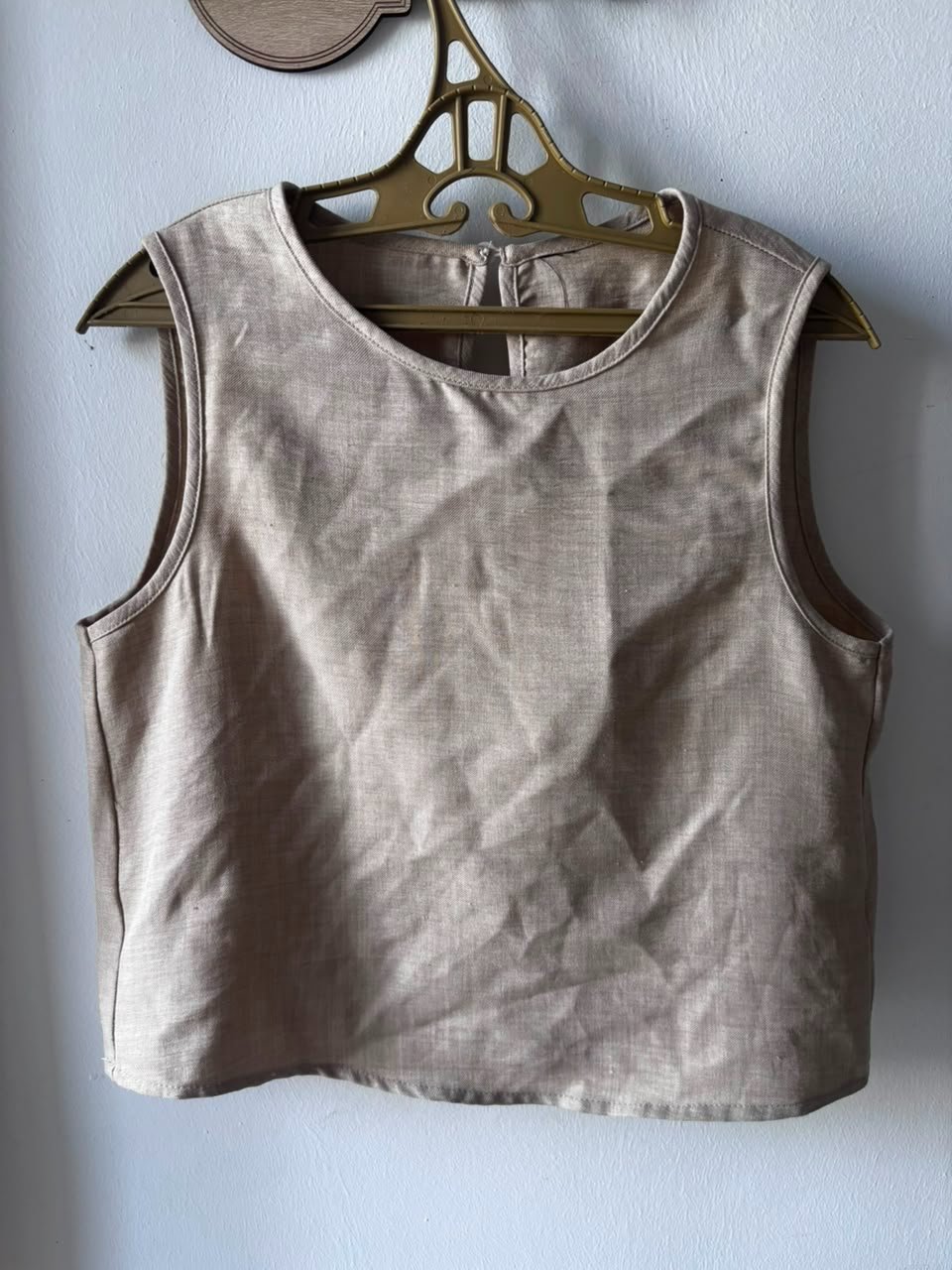 Pull sans manche style chmise 