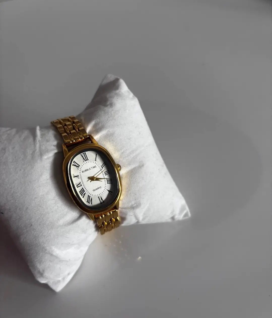 Montre femme  doré neuf 