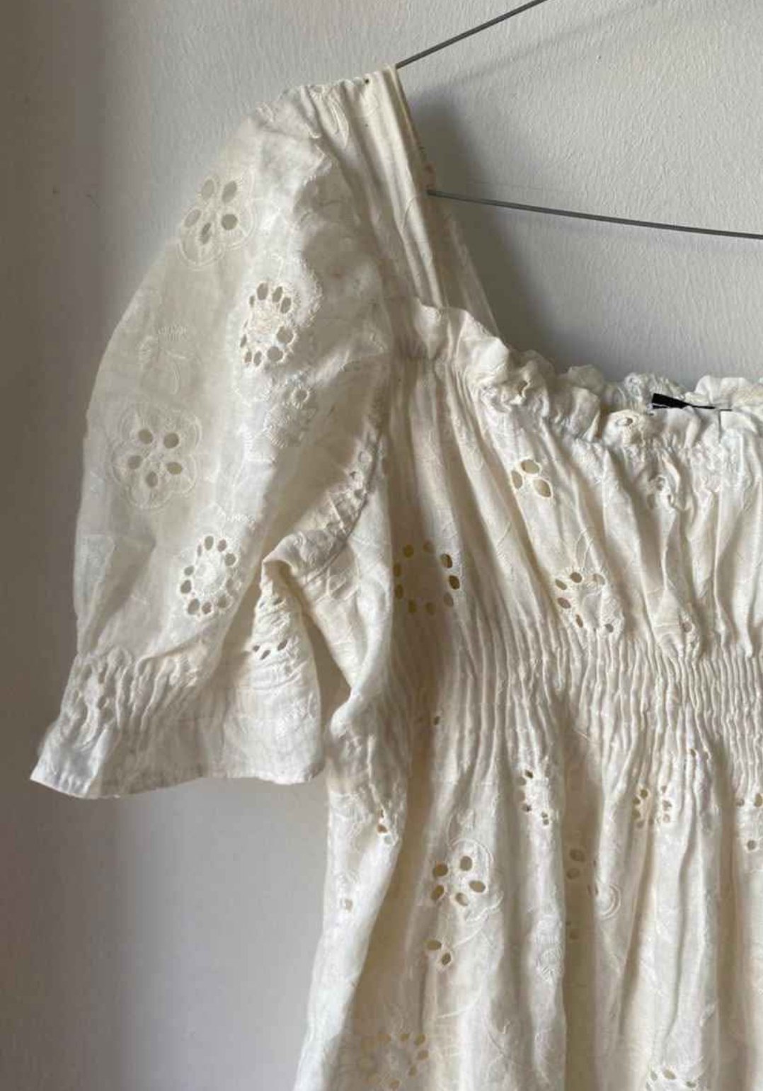 Robe blanche broderie anglaise 