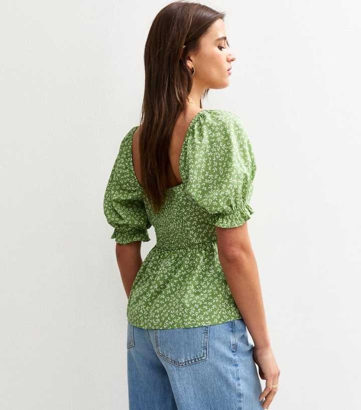 Stradivarius green floral print v-neck blouse with puff sleeves.