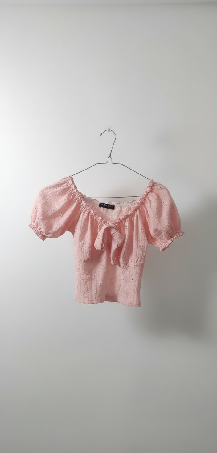 Haut en broderie anglaise