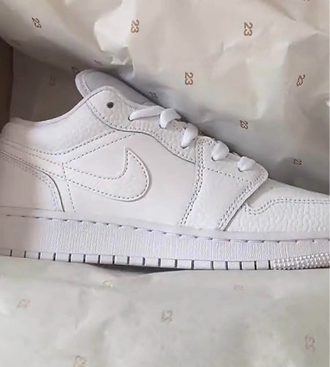 Nike air jordan 1 low triple white 