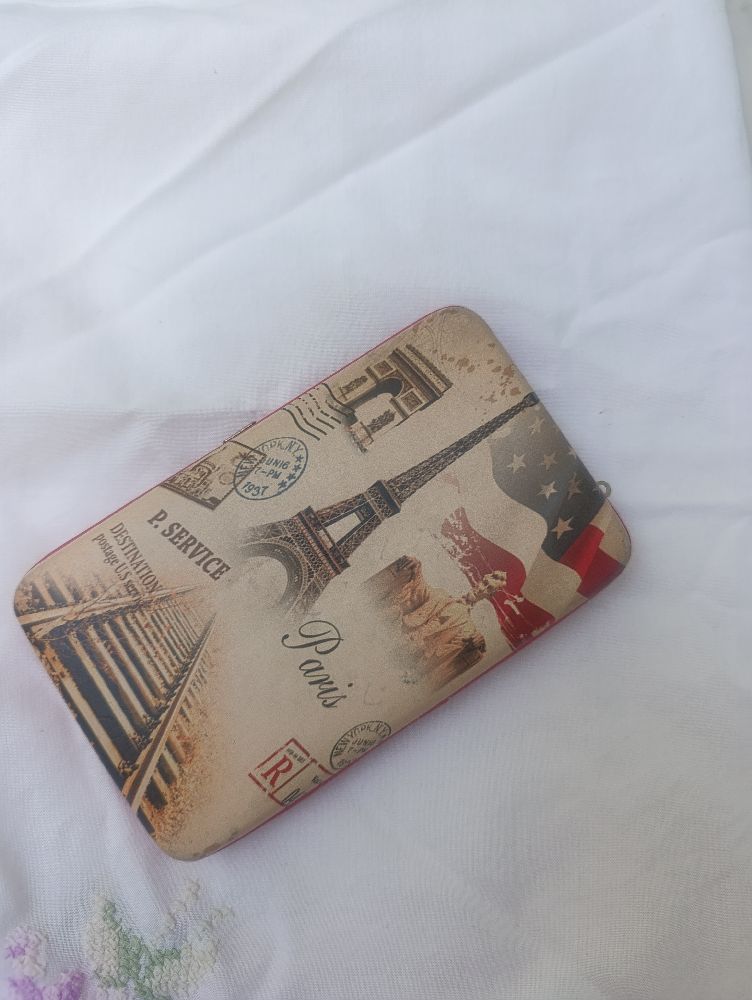 Une pochette portefeuille 