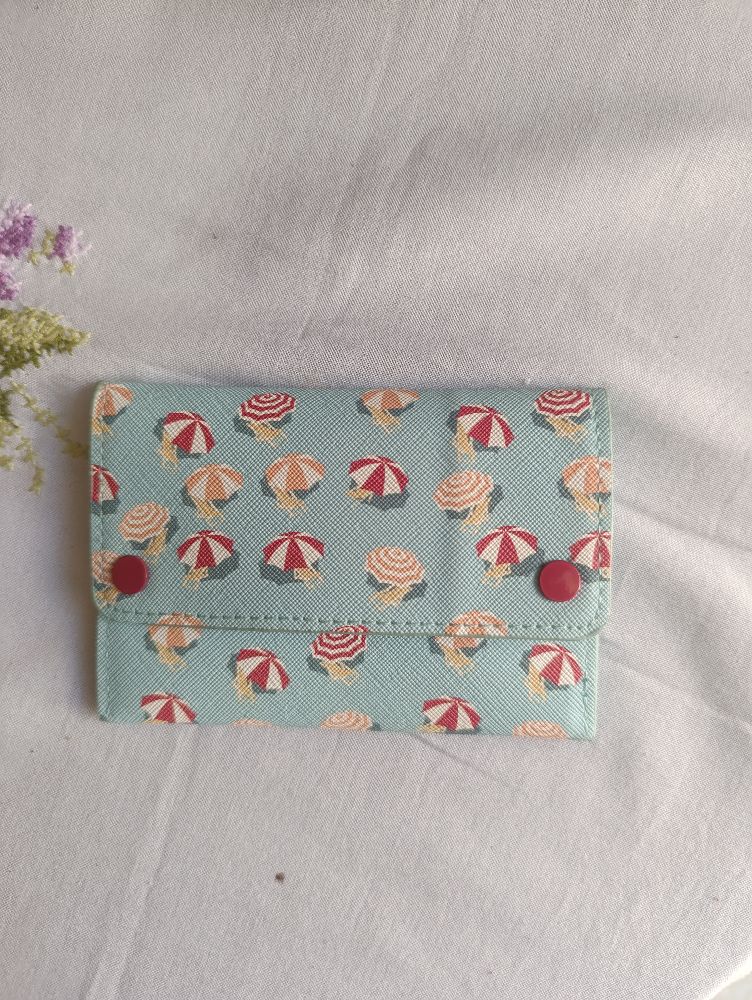 Un porte monnaie de trés bon etat de la marque Mango 