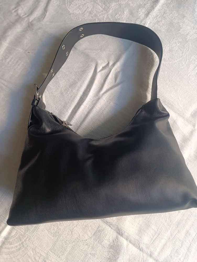 un sac á main noir toute neuve 