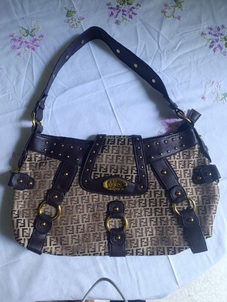 Un sac á main vintage de la marque Fendi 