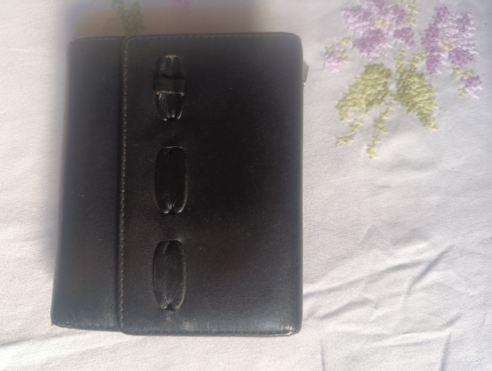 un portefeuille de la marque furla 