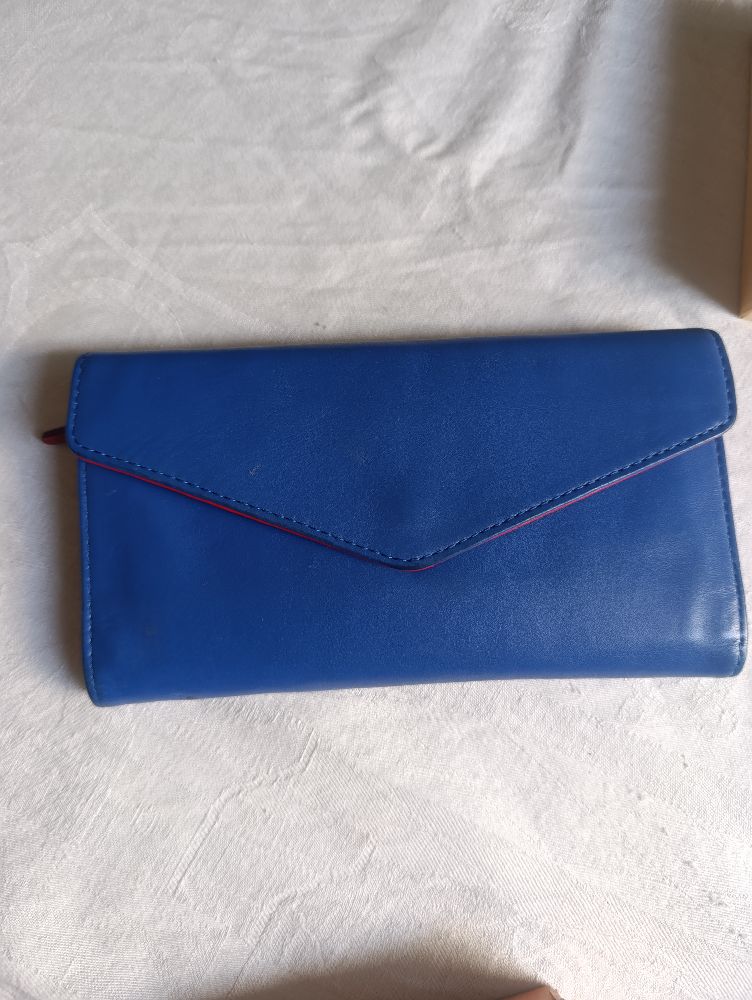 Portefeuille en trés bon etat.