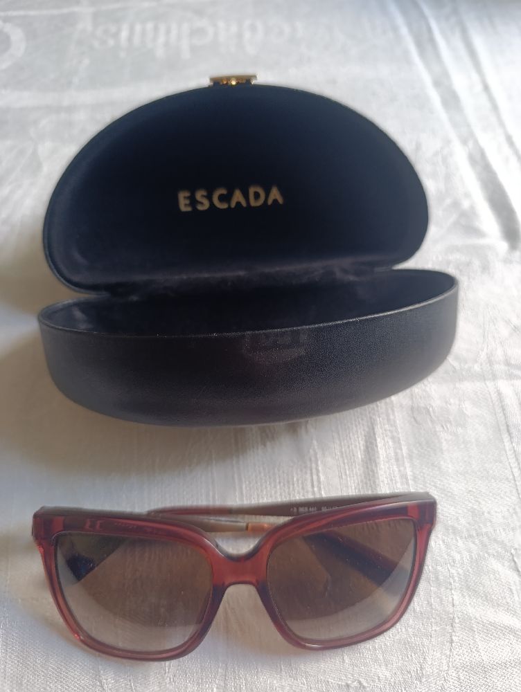 lunettes de Soleil de trés bon etat 