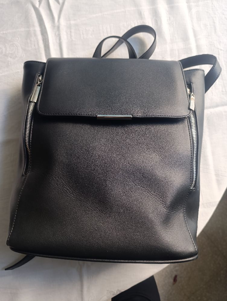 Sac á dos jamais porté et trés bon qualité 