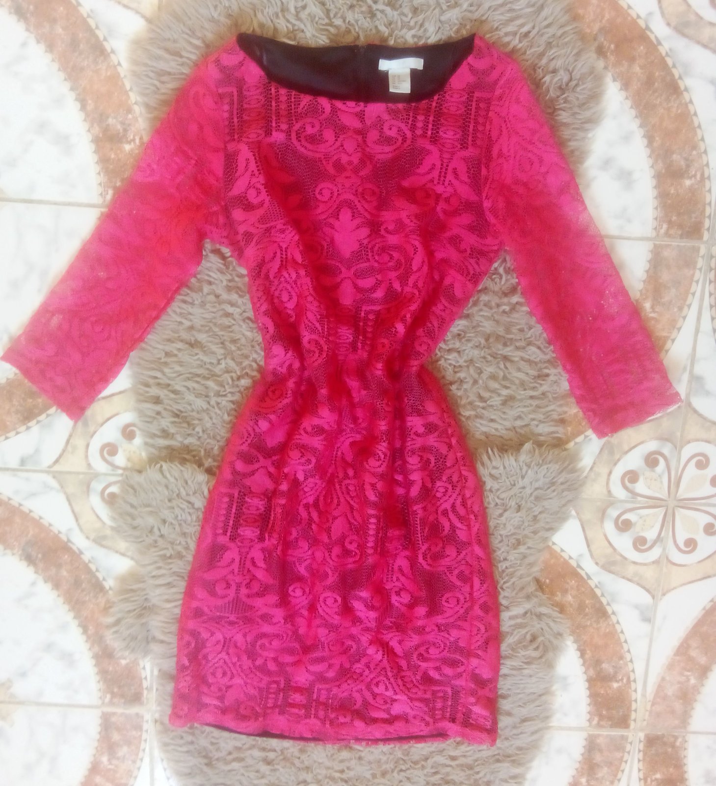 Robe rose en guipure neuve 