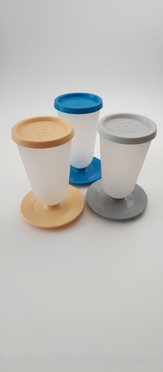 3 coupes tupperware