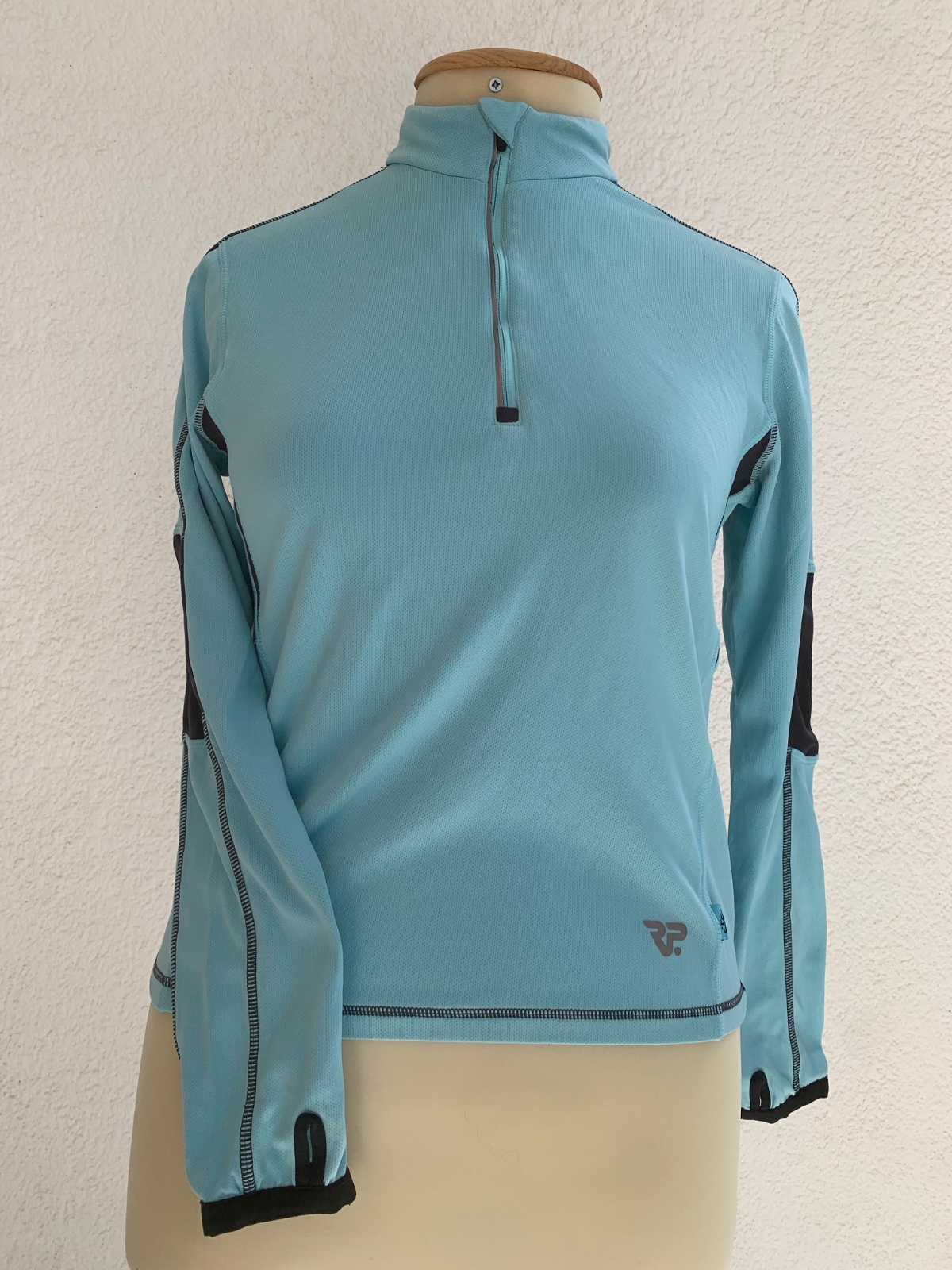Pull de sport bleu