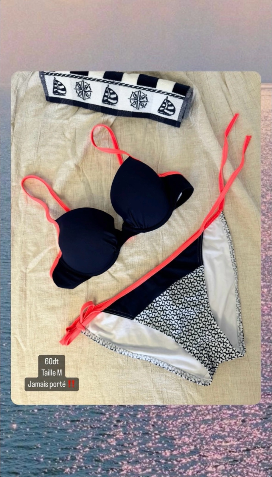 Bikini bleu et blanc