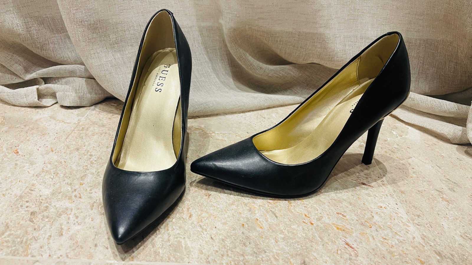 Escarpin guess noir etat neuf 