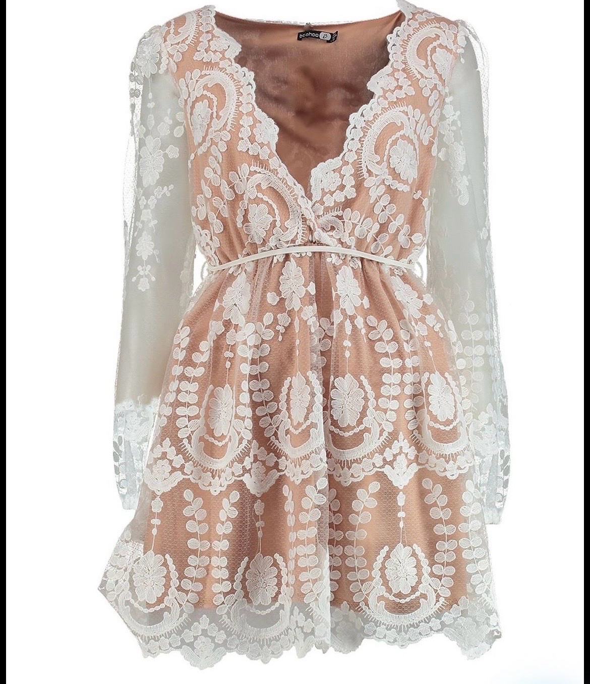     Robe en dentelle blanche brodée Boohoo manches longues
