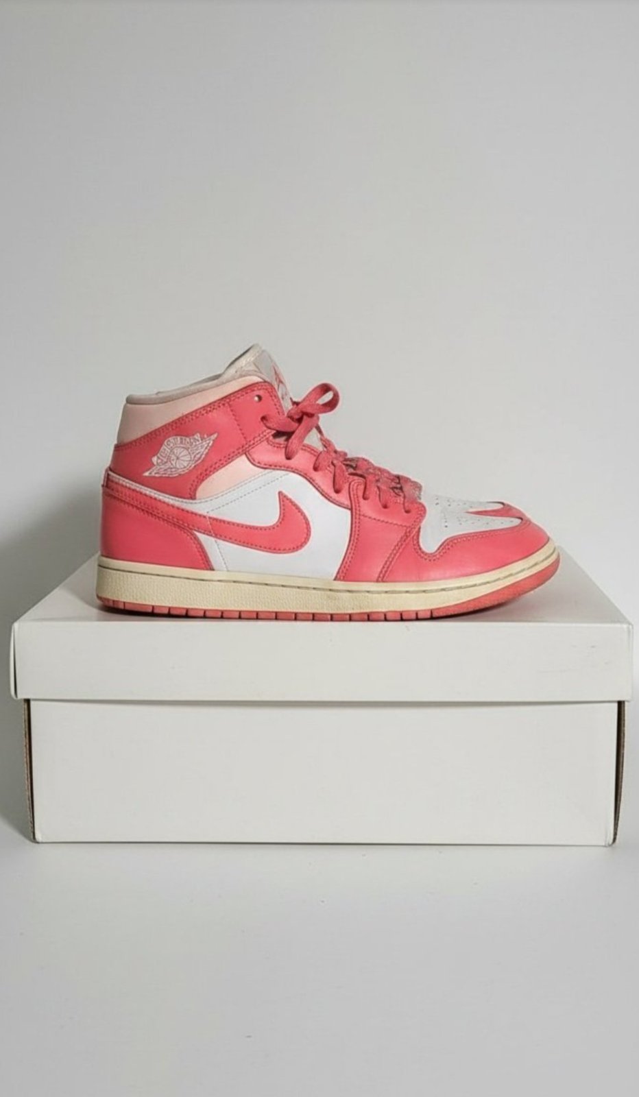 Air Jordan 1 Mid Strawberries And Cream