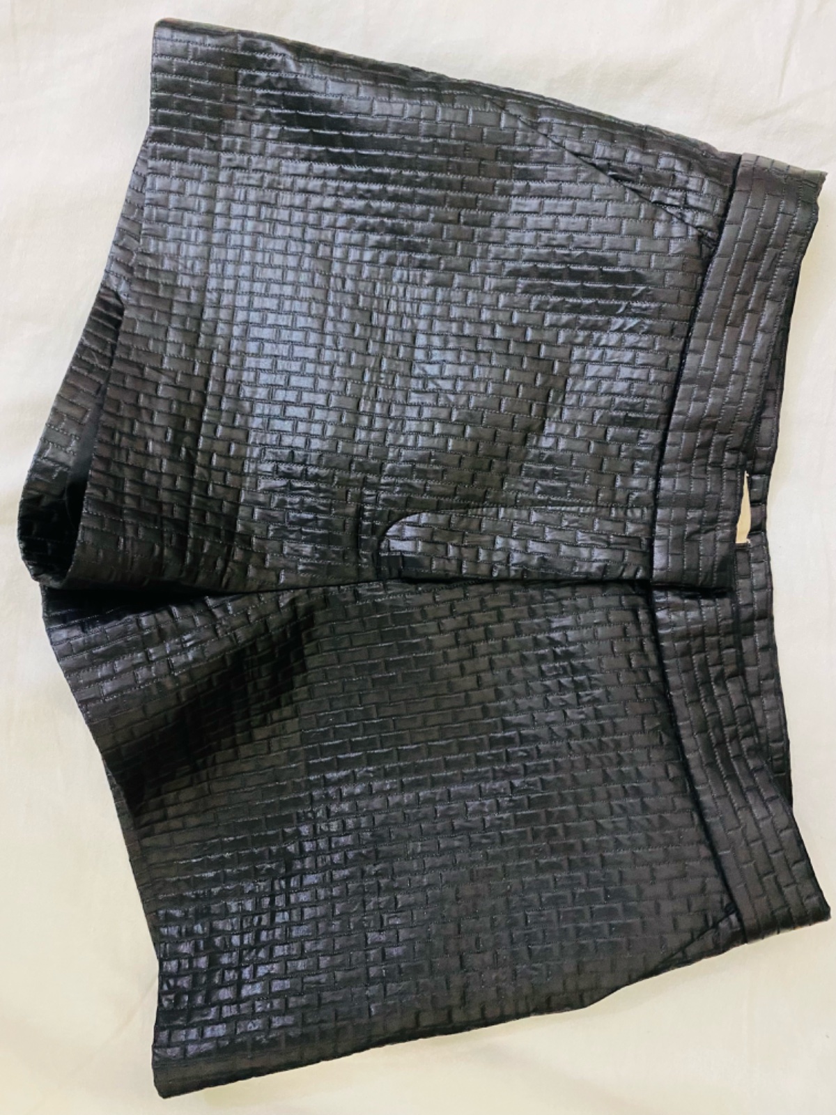 Short noir ,en cuir 