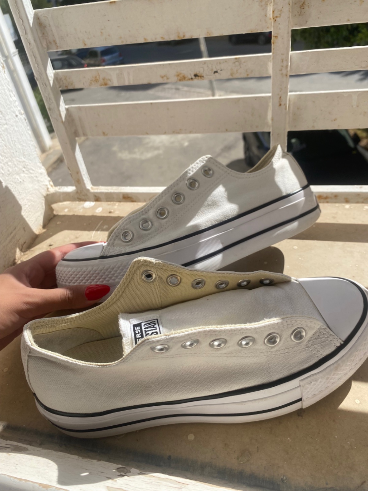 Converse blanche