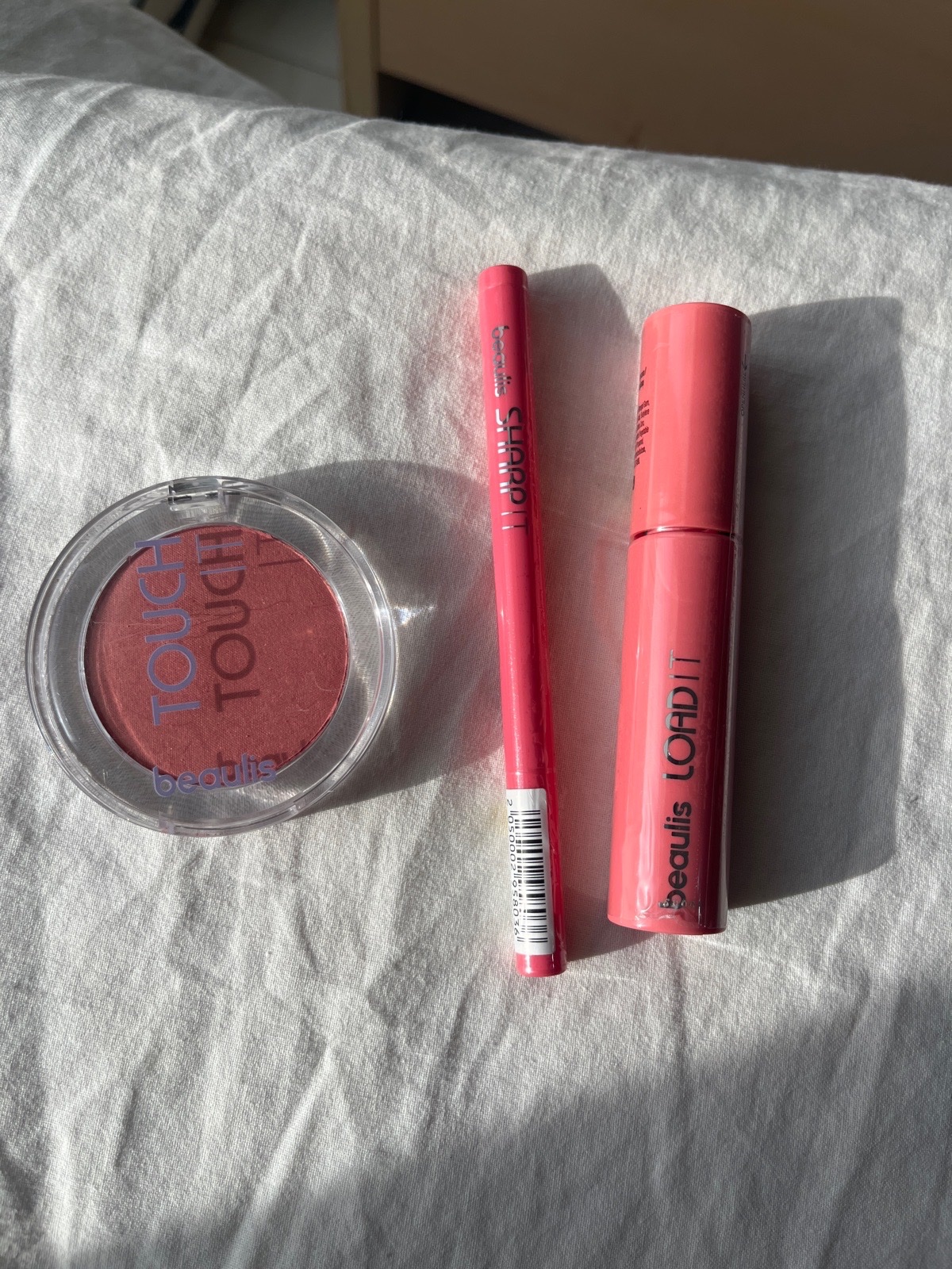 Mascara & eyshadow & blush 
