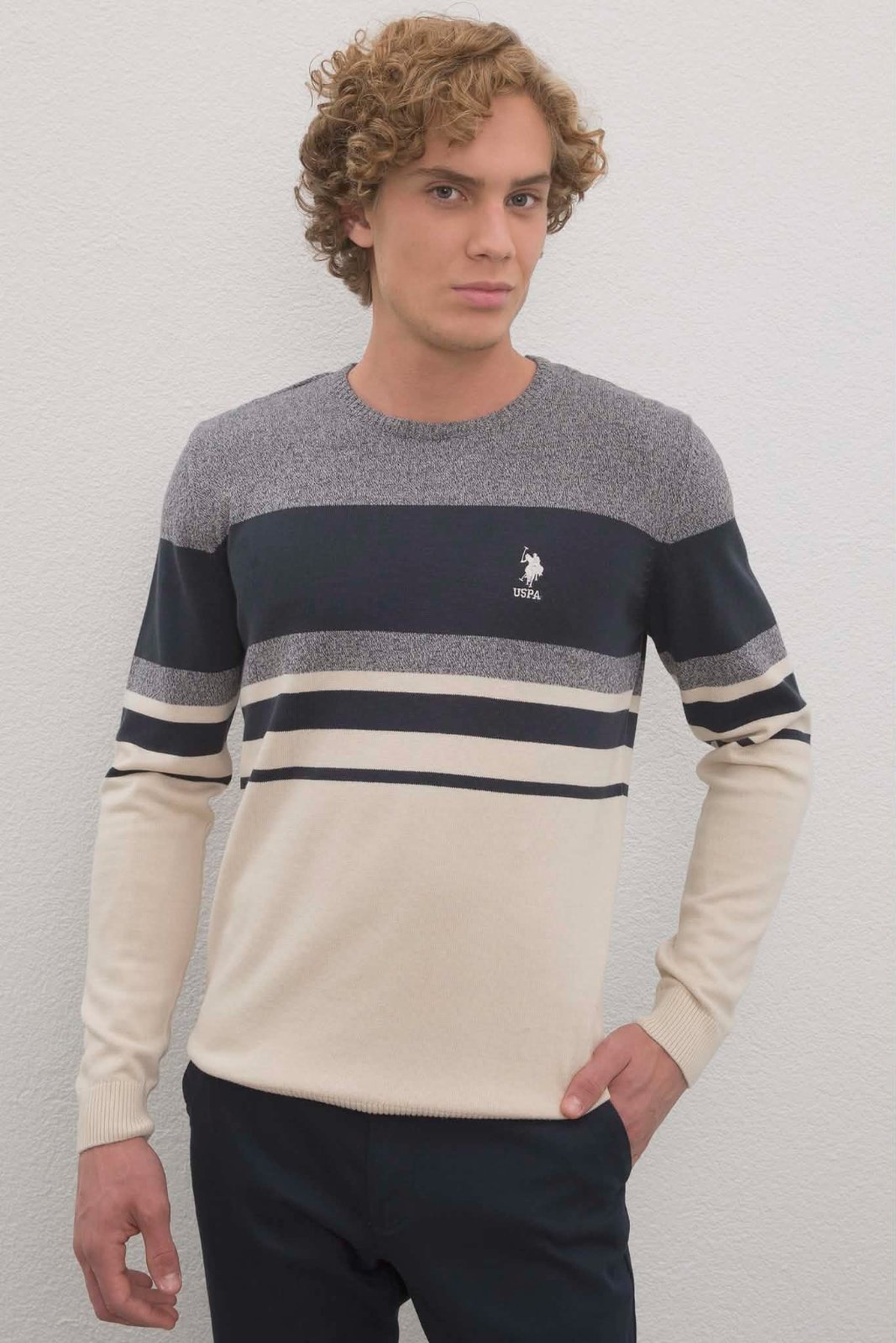 Pull en maille écru à colle rond pour homme 