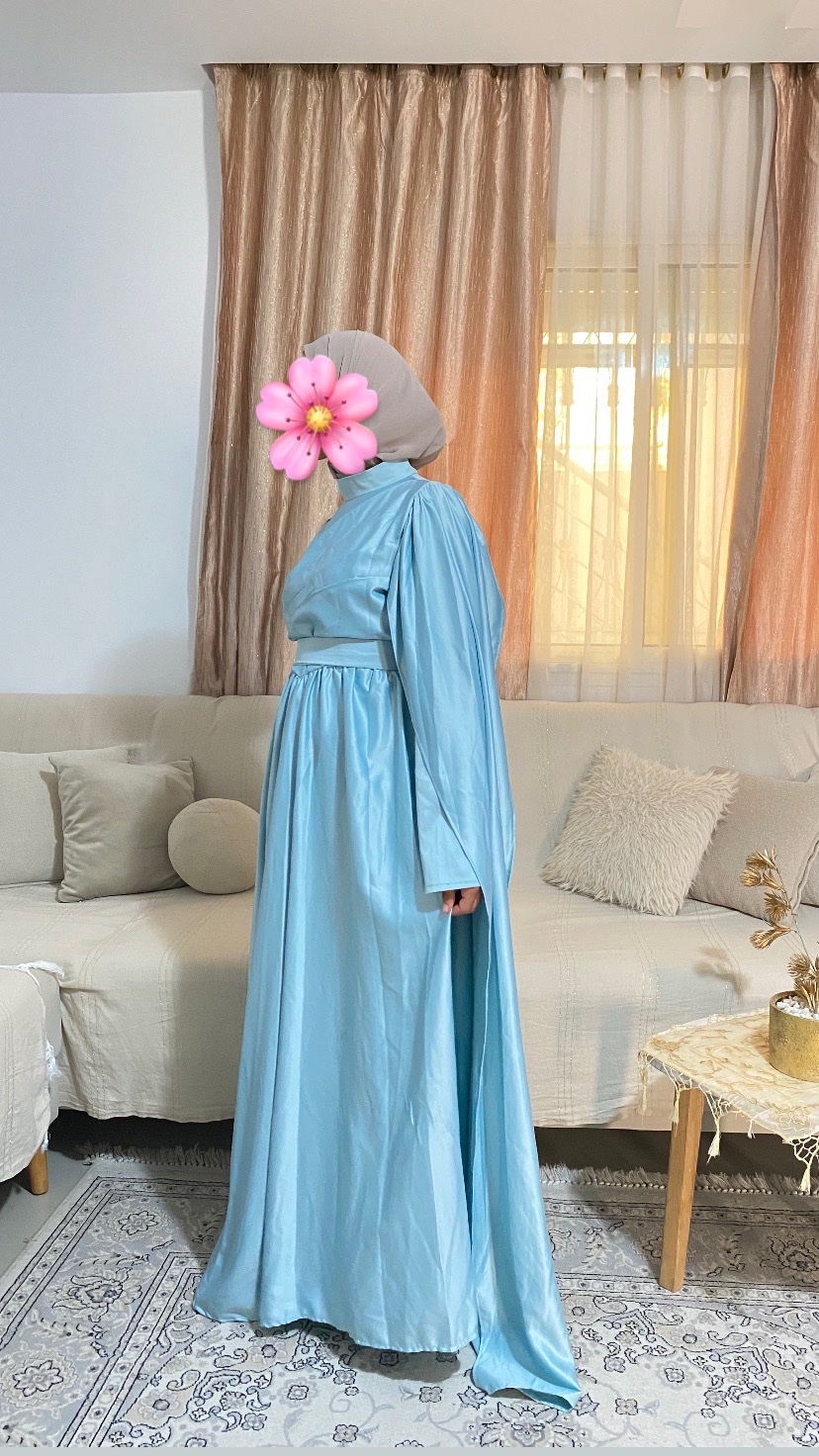 Robe bleue en satin à vendre