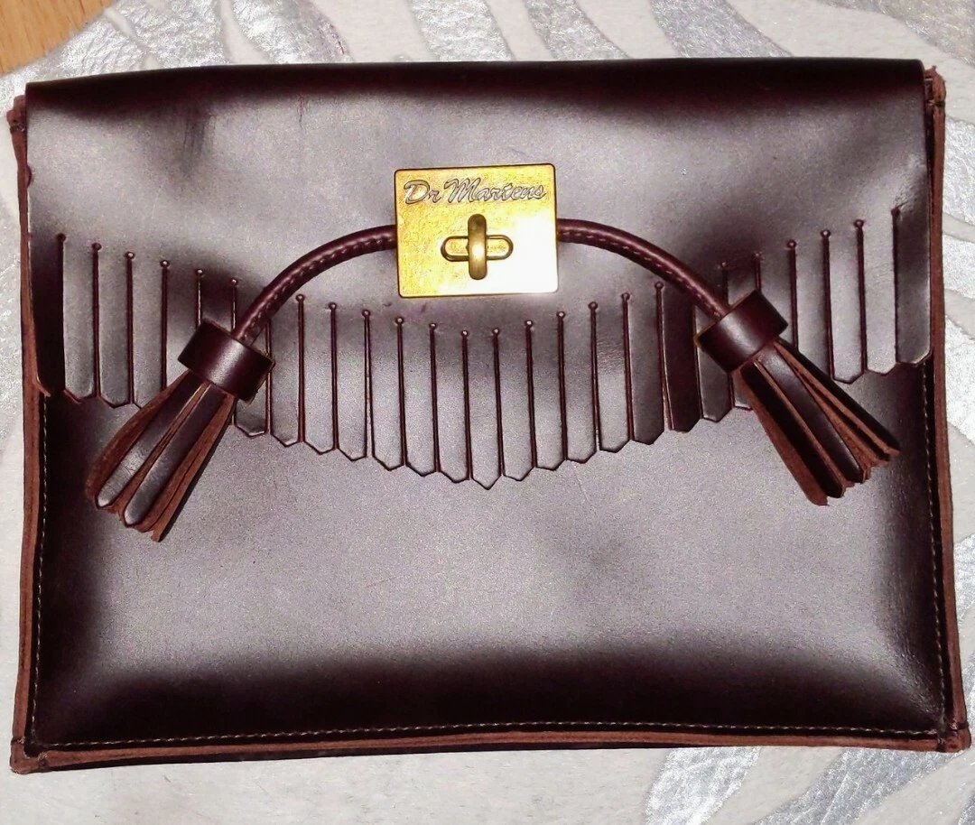 Dr martens clutch leather 