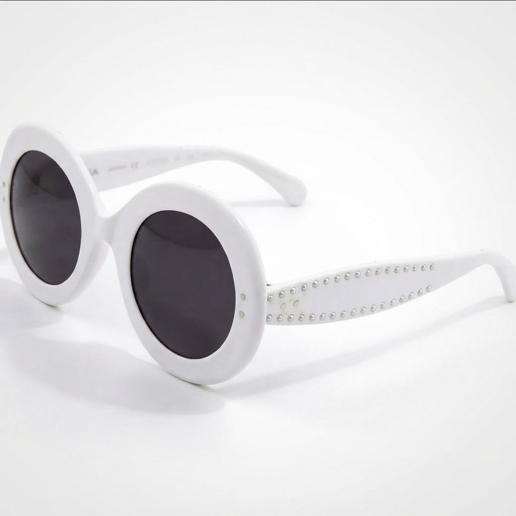 Des lunettes solaires 