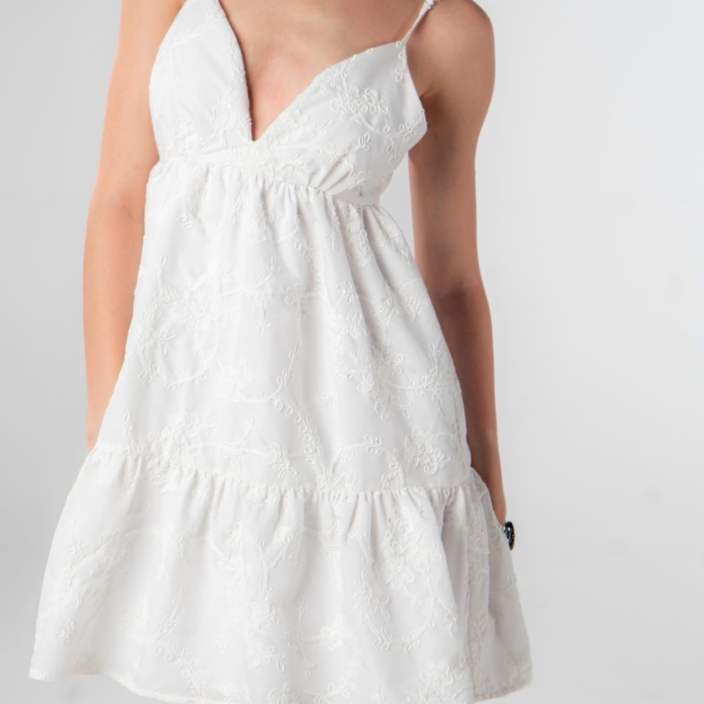 Robe blanche brodée Guya Gang