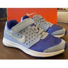 Des baskets bleus 