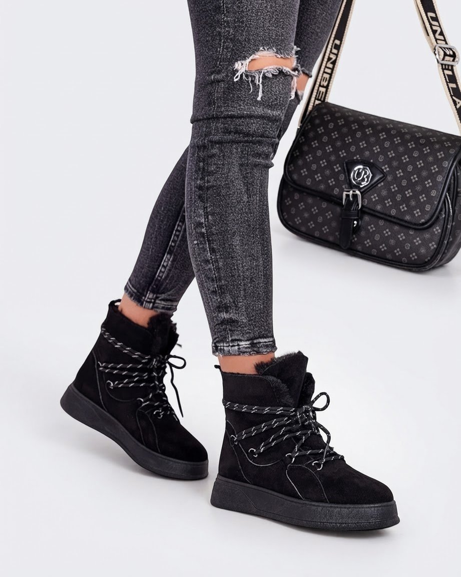 Des bottes noires