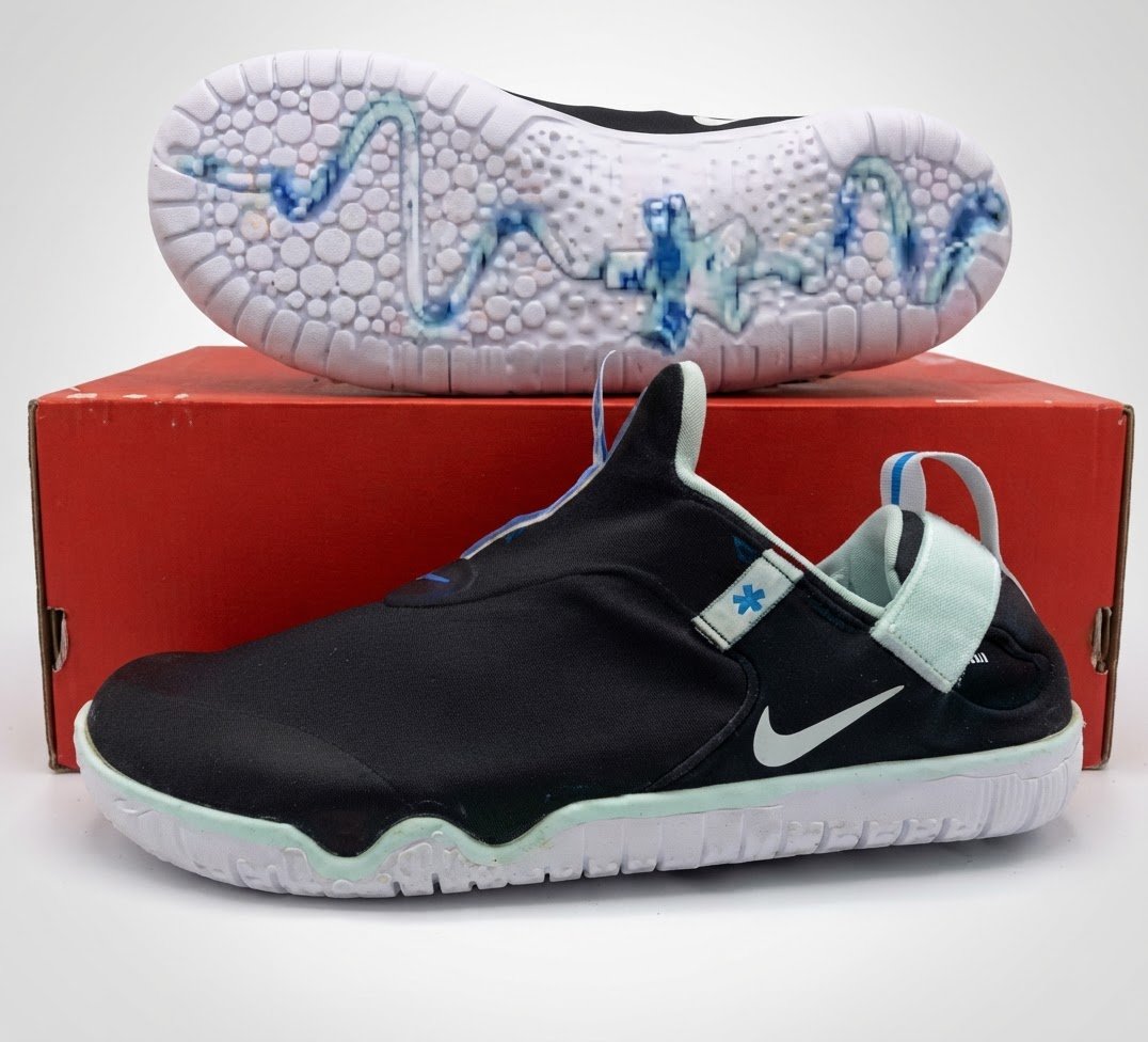 Des baskets bleus marines 