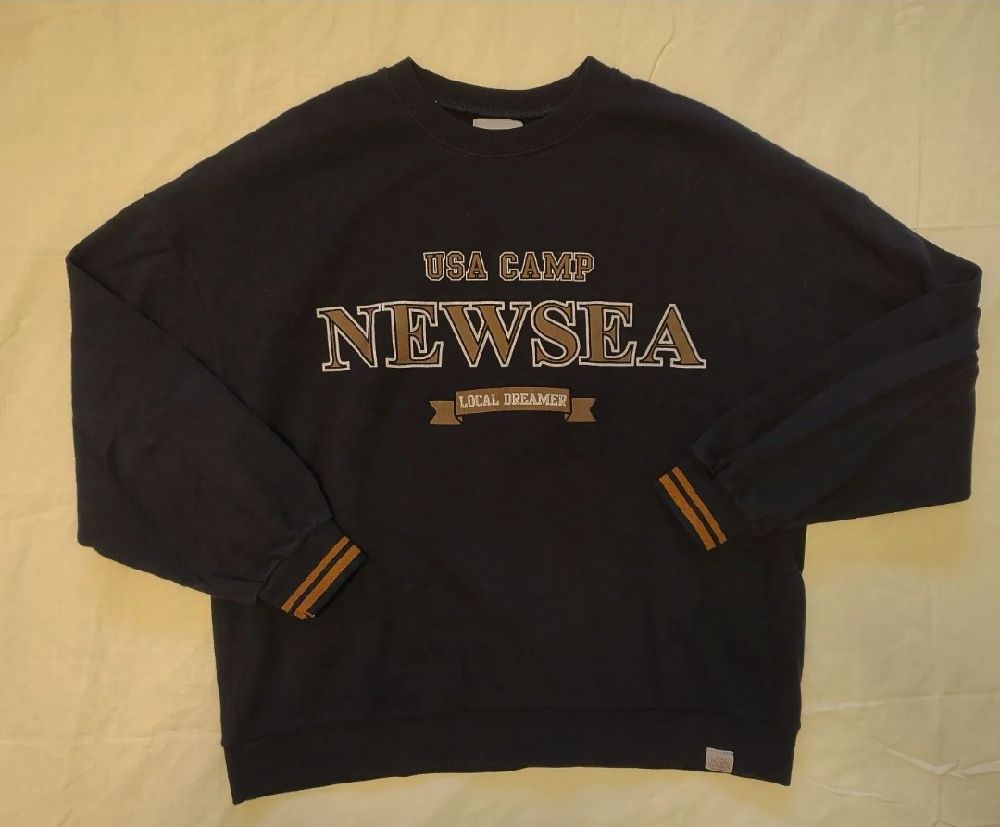 Sweatshirt