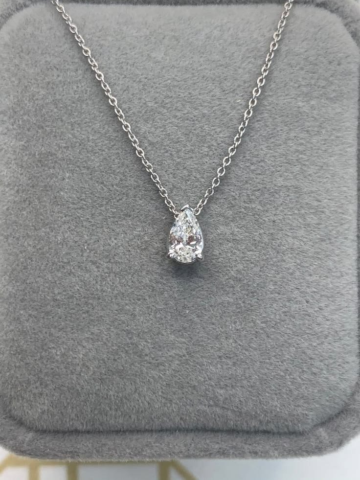 Collier style diamond 