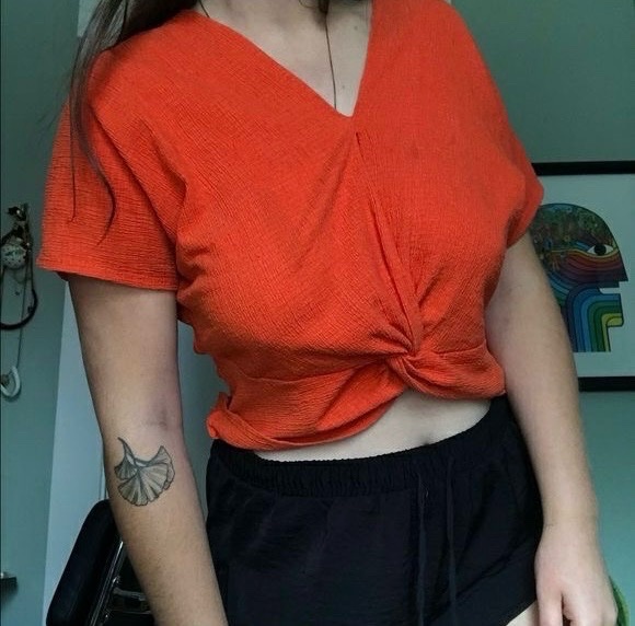 Chemisier ZARA à nœud frontal de couleur orange vif