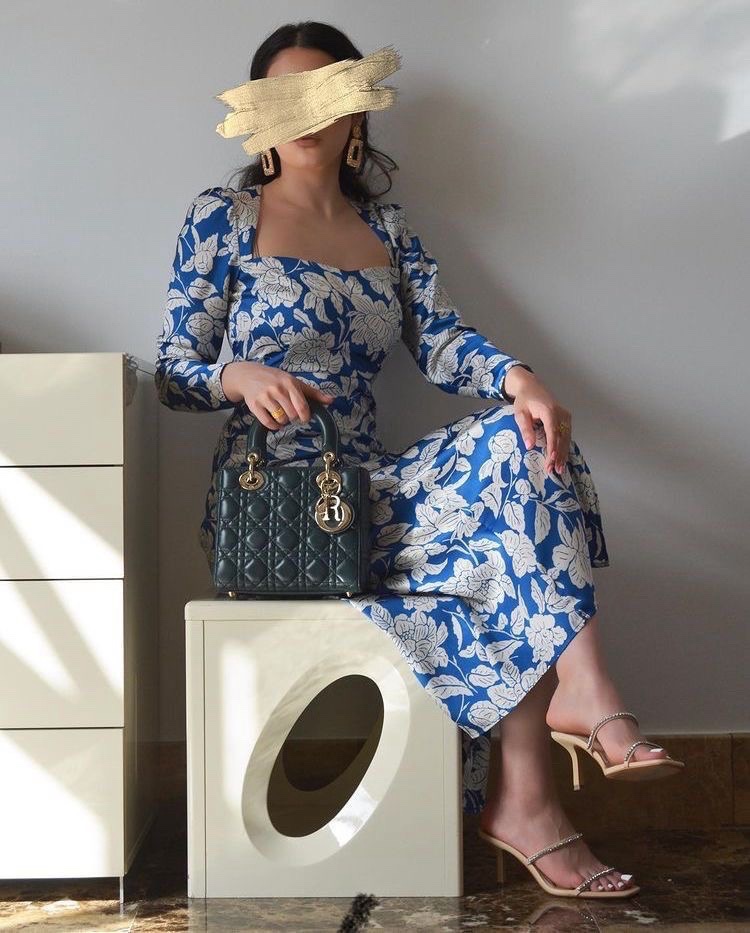 Jolie robe Zara bleue fleurée