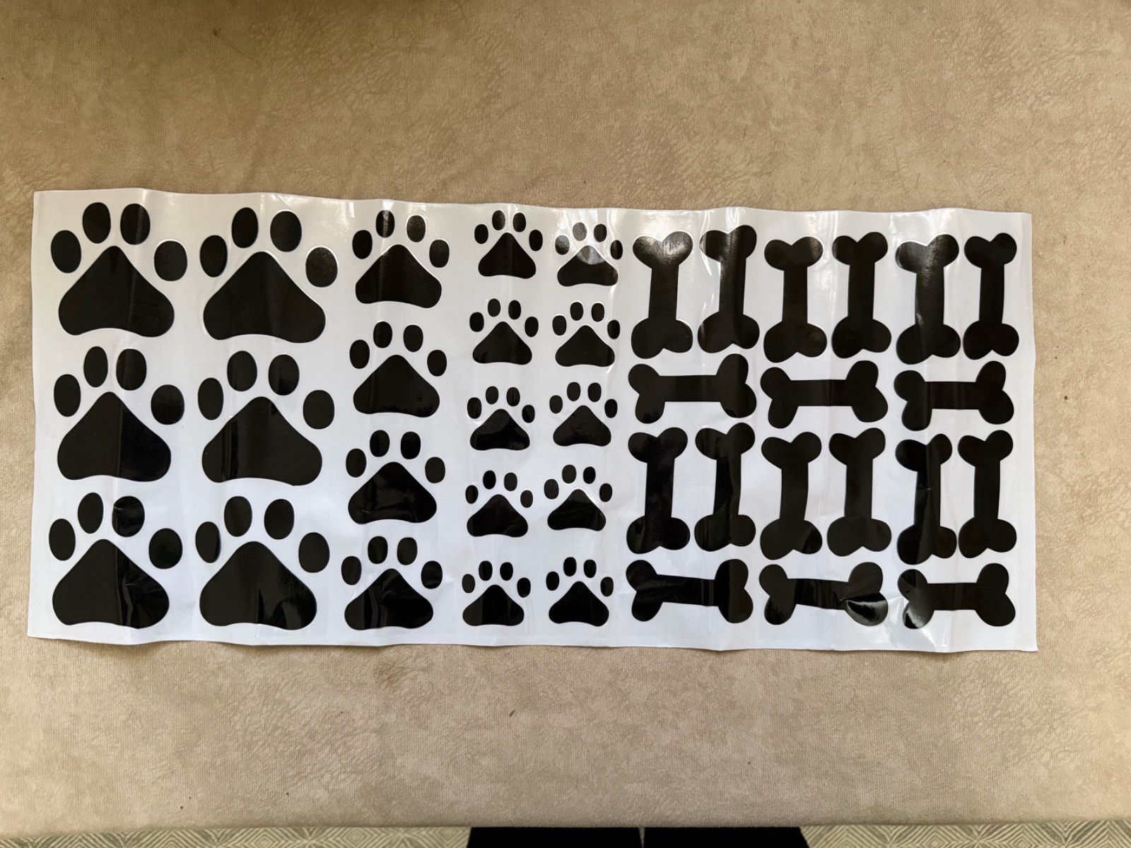 Lot de 29 stickers taille differente et 2 motifs 