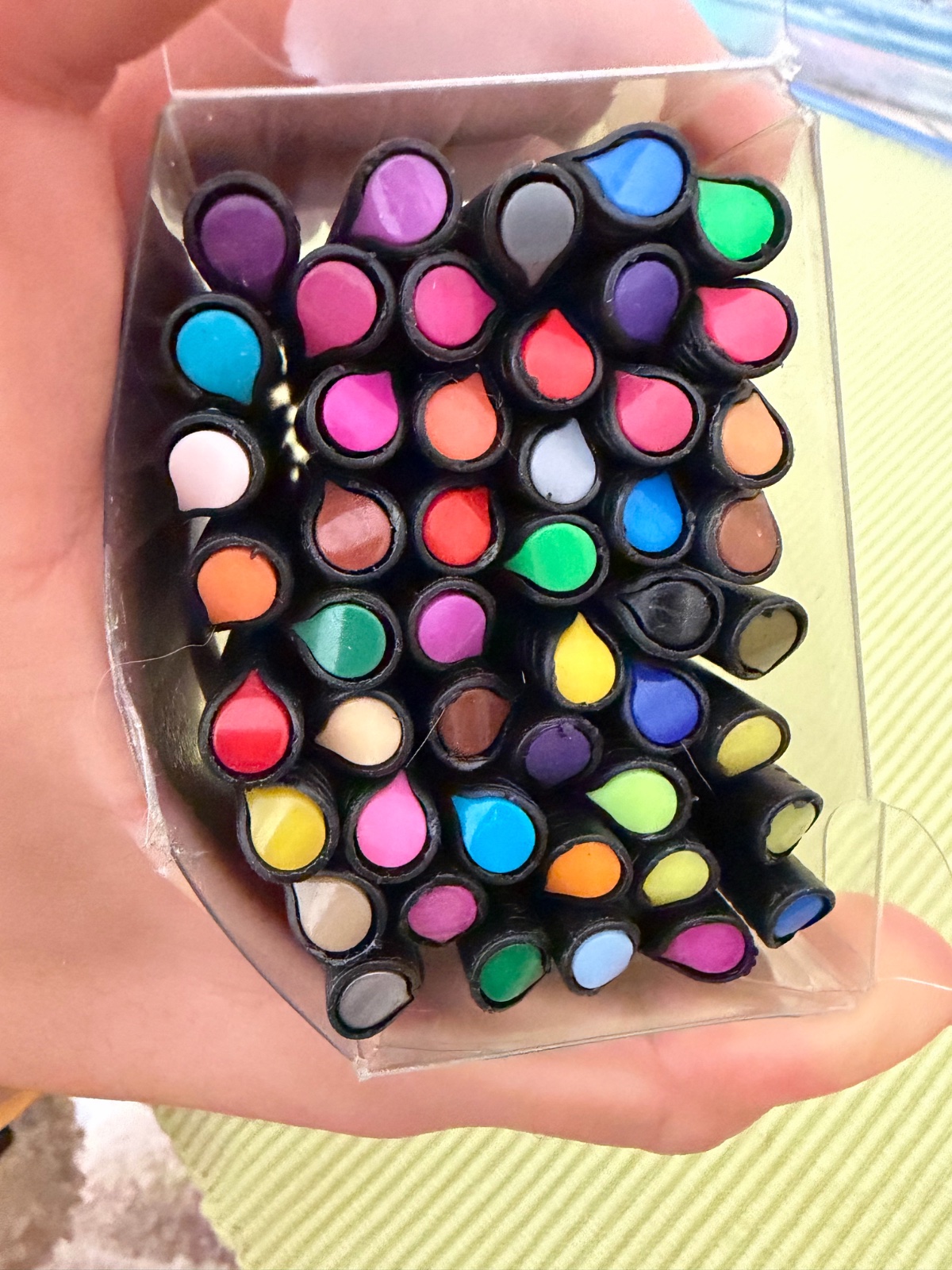 Lot de 46 stylo pointe fine  0.4 mm 