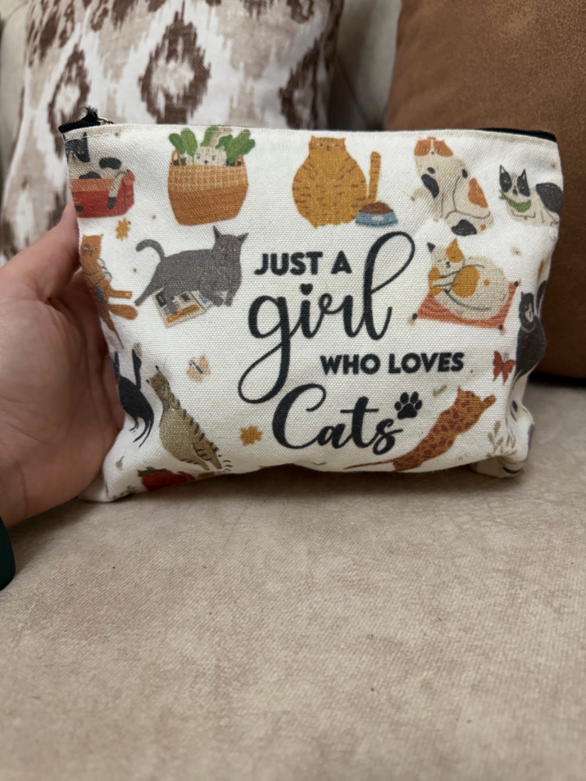 Trousseau Just a girl who loves cats 😻