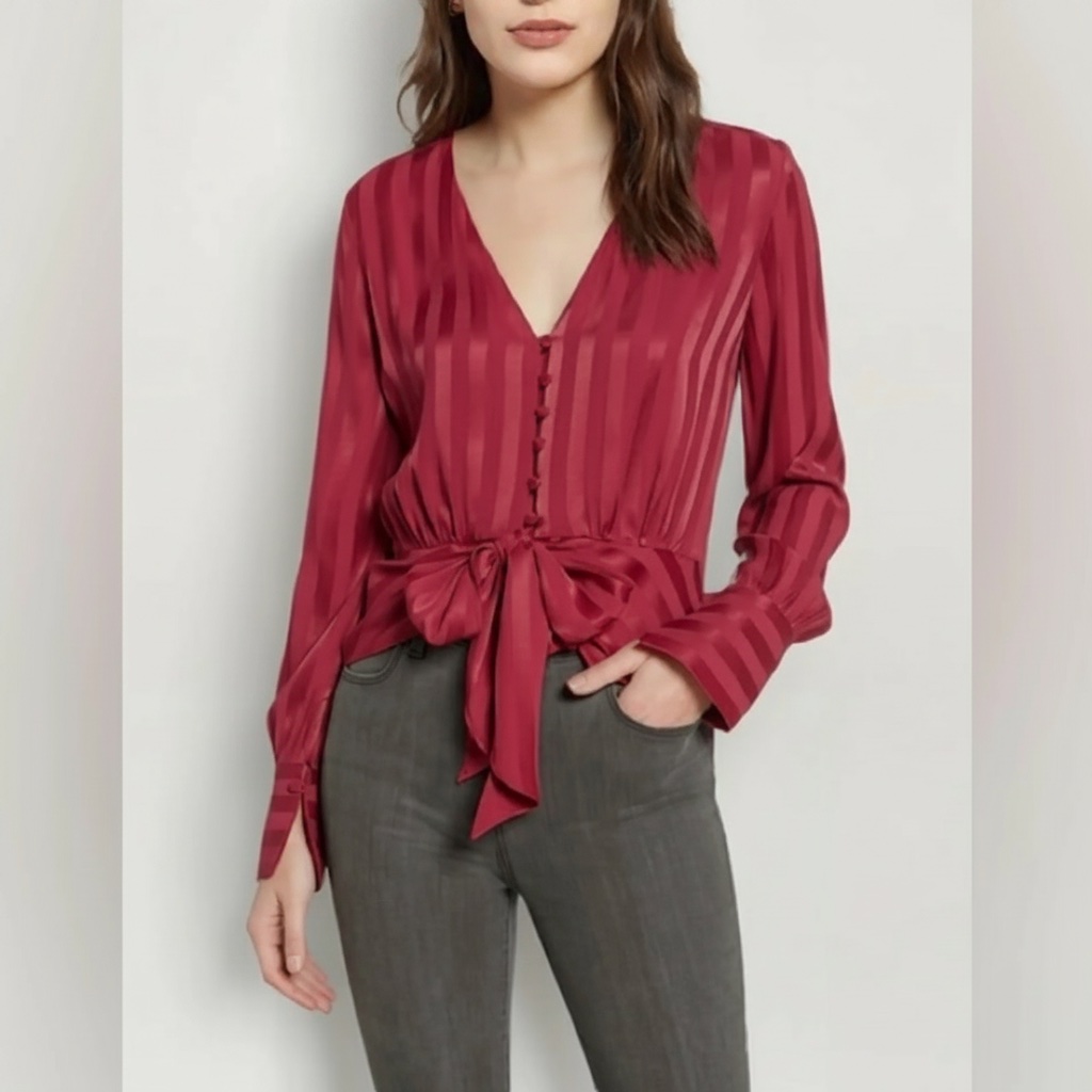 Chemise satinée en rouge 