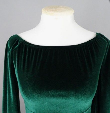 Robe longue verte en velours