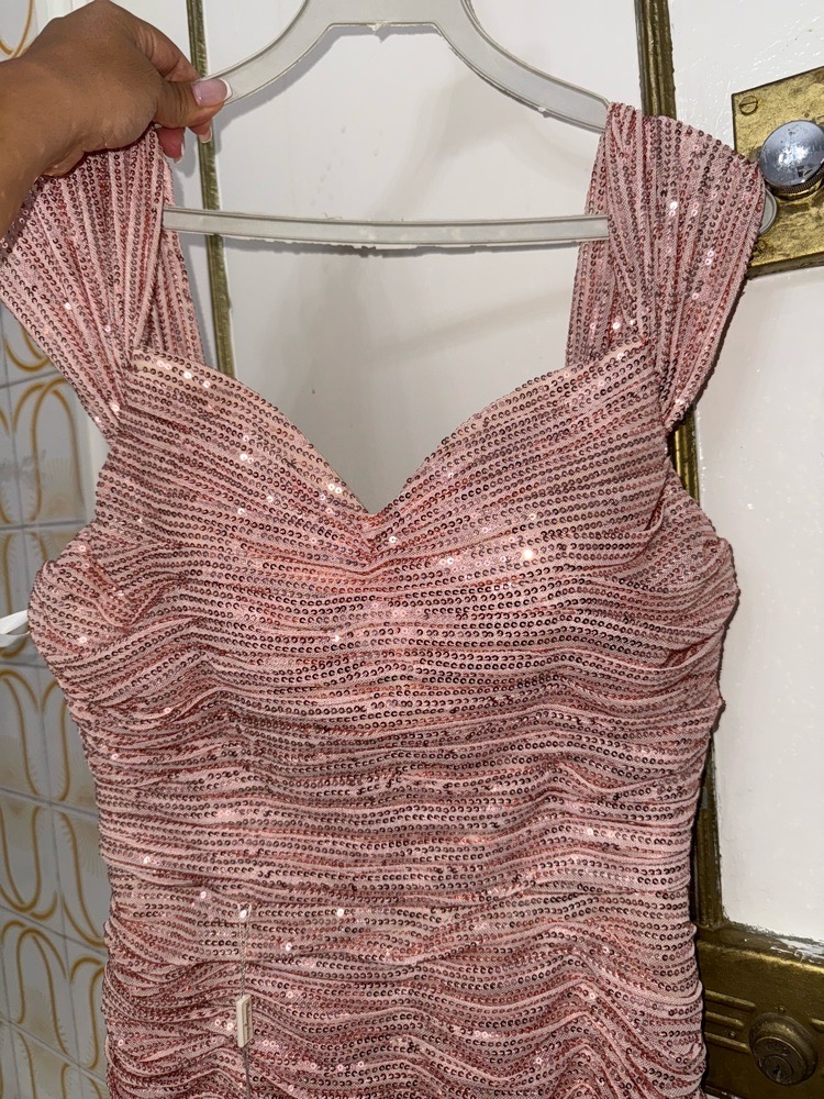 Robe de soirée en rose poudré avec etiquette