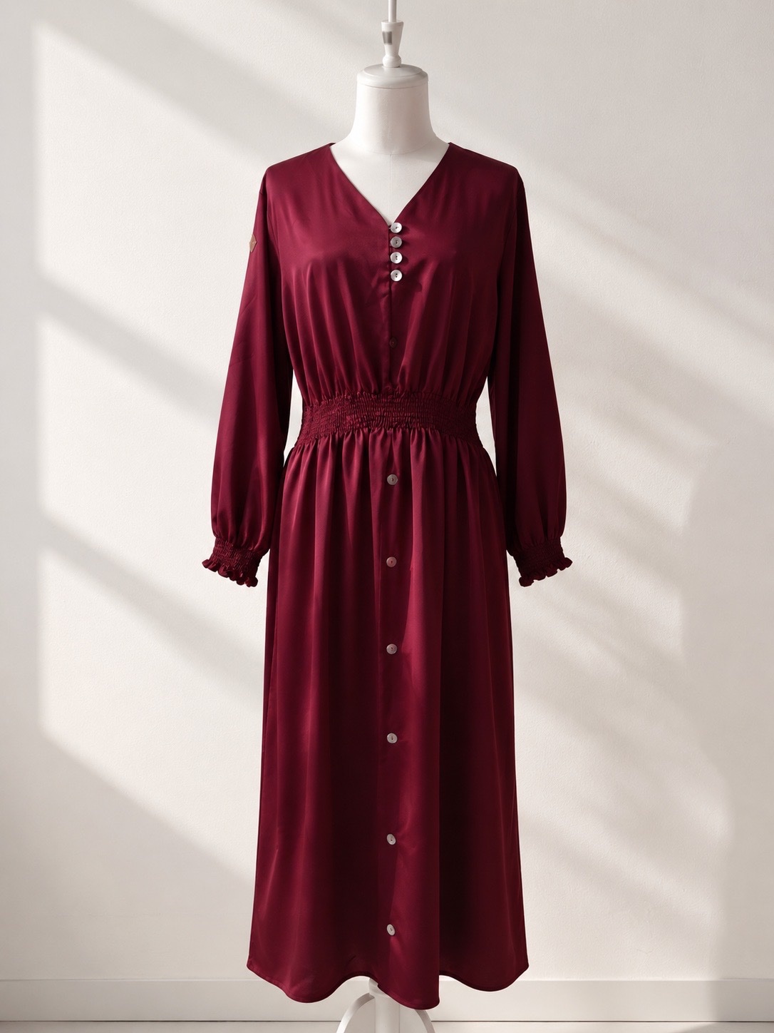 Robe bordeaux élégante à manches longues