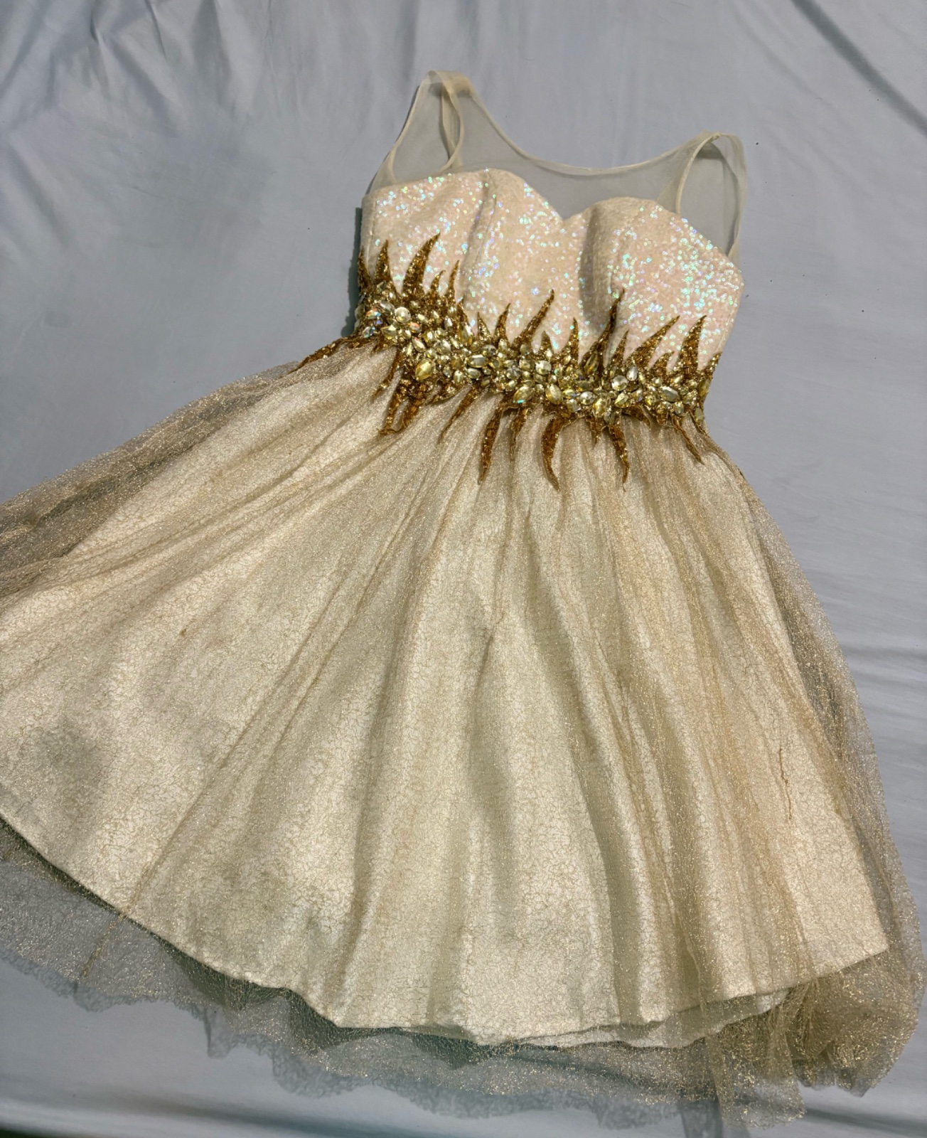 Une robe courte soirée