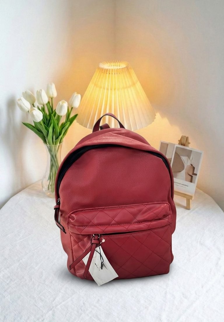 Un sac à dos alliant audace et raffinement